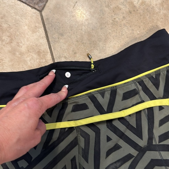 Lululemon speed short size 8 - Picture 2 of 2
